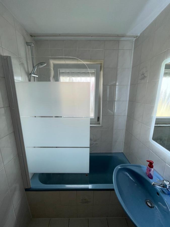 Sonnige 3 Zimmer Wohnung Mit Schoenem Balkon Im Gruenen Reutlingen Eksteriør bilde