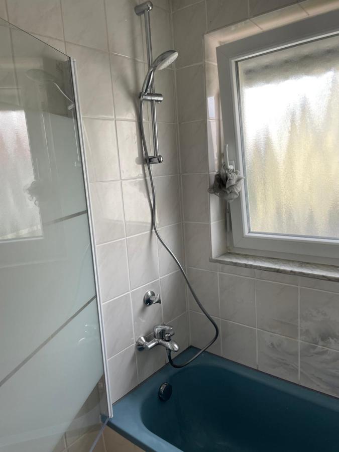 Sonnige 3 Zimmer Wohnung Mit Schoenem Balkon Im Gruenen Reutlingen Eksteriør bilde